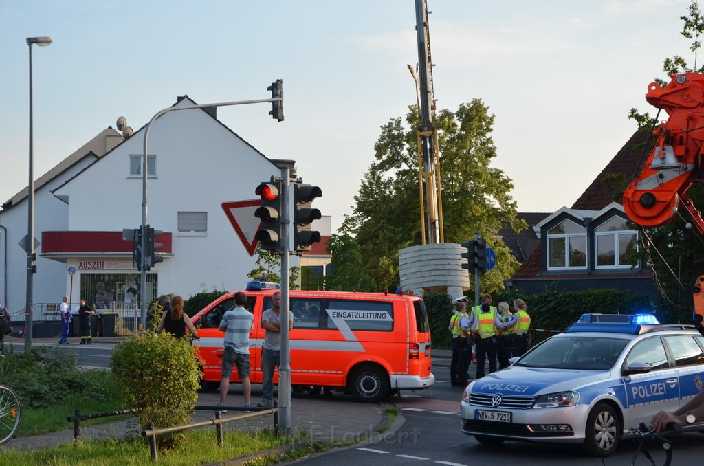 Kran drohte umzustuerzen Koeln Porz Zuendorf Hauptstr P038.JPG - Miklos Laubert